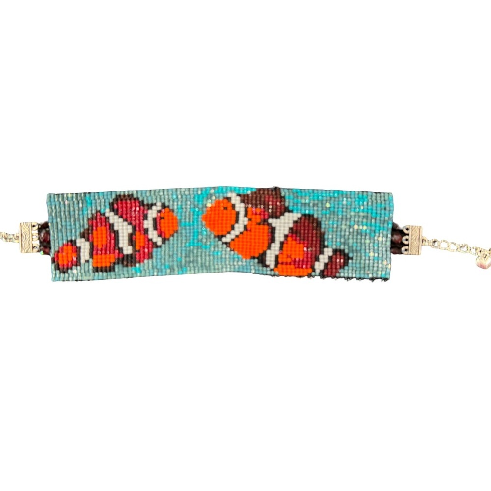 Hand Crafted beaded bracelet with clown fish in ocean garnet accents adjustable - Picture 6 of 8